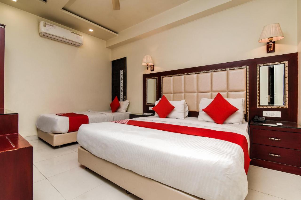 Collection O 76248 Hotel D Crown New Delhi Exterior photo